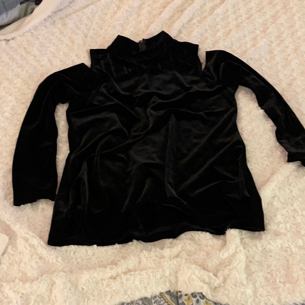 Cold shoulder velour top